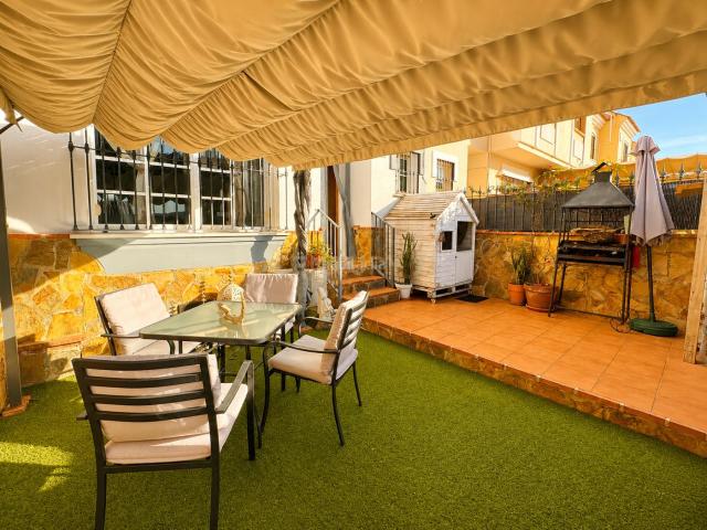 Casa adosada en venta en Cártama, Cártama pueblo. UN HOGAR PERFECTO PARA FAMILIAS A 19 MINUTOS DE MÁLAGA !. Casas adosadas.