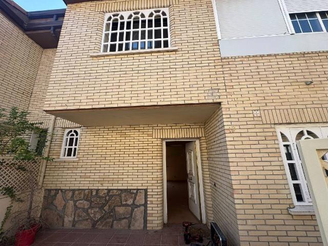 Casa adosada en Venta en Casco Antiguo