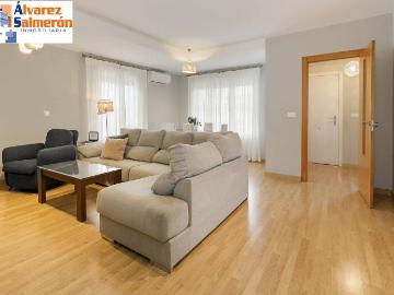 Casa adosada en Venta en Casco Histórico