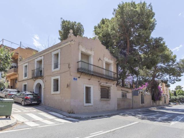 Casa adosada en Venta en Casco Urbano