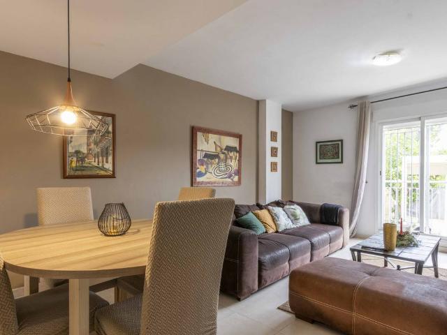 Casa adosada en Venta en Casco Urbano