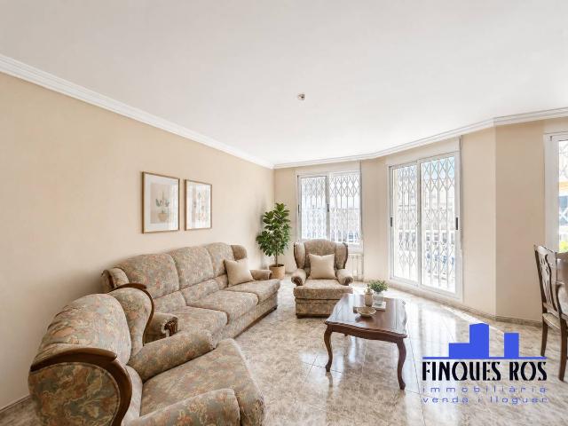 Casa adosada en Venta en Casco Urbano