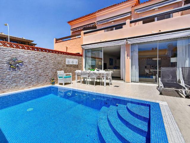 Casa adosada en Venta en Casco Urbano