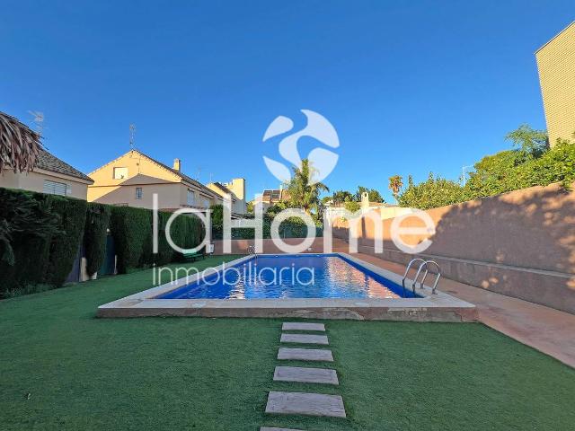 Casa adosada en Venta en Casas Verdes