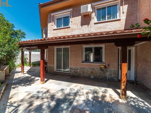 Casa adosada en Venta en Casavieja