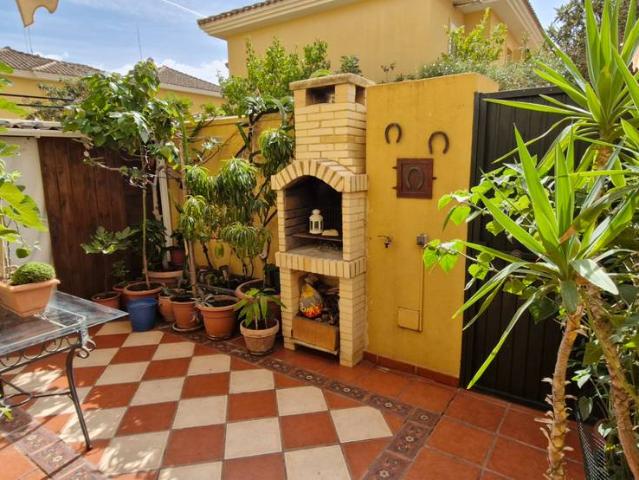 Casa adosada en Venta en Casines
