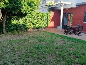 Casa adosada en Venta en Casines