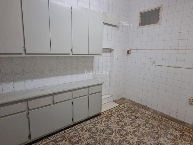 Casa adosada en venta en Cassà de la Selva. Casa de 273m2 construidos, para reformar, ideal tanto para vivienda como para negocio. Casas adosadas Cassà de la.