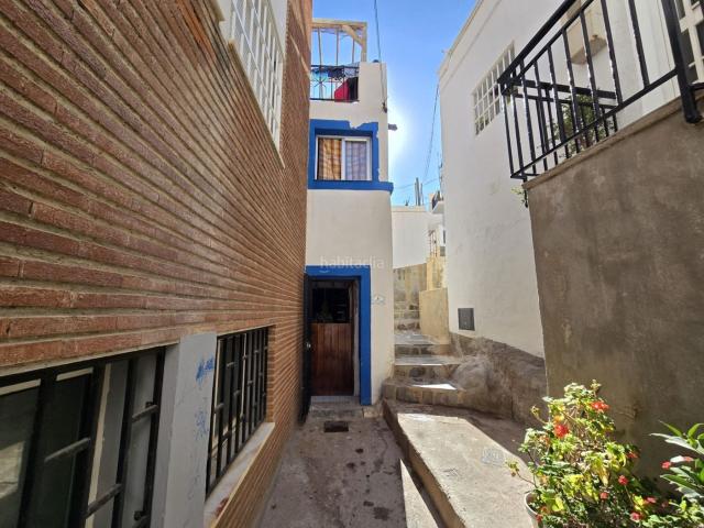 Casa adosada en venta en Castell de Ferro. Casa con azotea en pleno centro de Castell de Ferro. Casas adosadas Castell de.