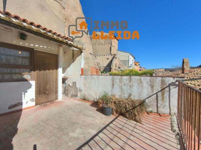 Casa adosada en venta en Castelló de Farfanya. Encanto y amplitud en el corazón de Castelló de Farfanya. Casas adosadas Castelló de.