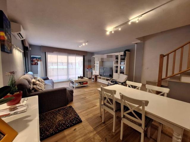 Casa adosada en venta en Castellar del Vallès, Eixample Can Bogunyà. FANTÁSTICA CASA A 3 VIENTOS EXTERIOR CON AMPLIA TERRAZA. Casas adosadas Castellar del.