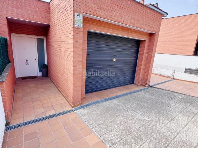Casa adosada en venta en Castellar del Vallès, El Racó Sant Feliu del Racó. Espectacular casa con piscina en Castellar del Vallès lista para entrar a vivir. Casas adosadas Castellar del.