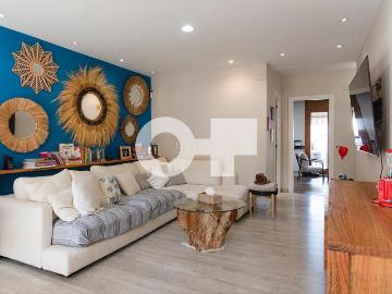 Casa adosada en venta en Castelldefels, Can Vinader. CASA ADOSADA PISCINA PRIVADA CLIMATIZADA JARDÍN 216 m2 4 HABITACIONES 3 BAÑOS GARAJE 2 COCHES CALIFICACIÓN A CASTELLDEFELS. Casas adosadas.