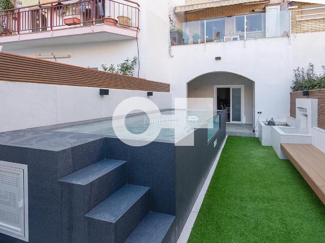 Casa adosada en venta en Castelldefels, Can Vinader. CASA ADOSADA PISCINA PRIVADA CLIMATIZADA JARDÍN 216 m2 4 HABITACIONES 3 BAÑOS GARAJE 2 COCHES CALIFICACIÓN A CASTELLDEFELS. Casas adosadas.