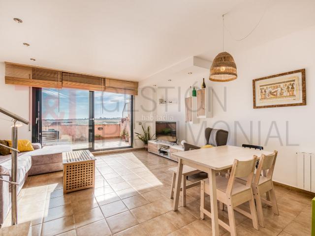 Casa adosada en venta en Castellet i la Gornal. Amplia, luminosa y con preciosas vistas. Casas adosadas Castellet i la.