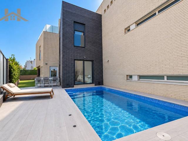 Casa adosada en Venta en Castillo Campodón