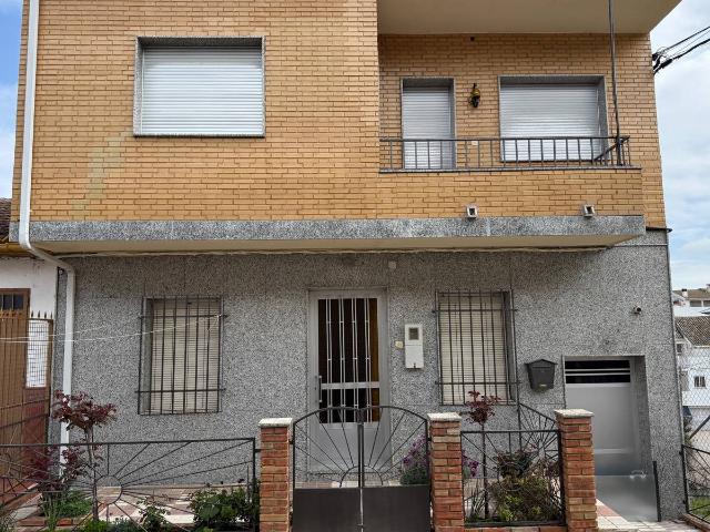 Casa adosada en Venta en Castillo de Locubín