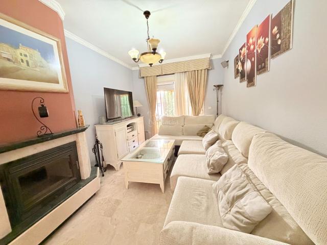 Casa adosada en venta en Castilleja de Guzmán. Magnifico adosado con piscina. Casas adosadas Castilleja de.