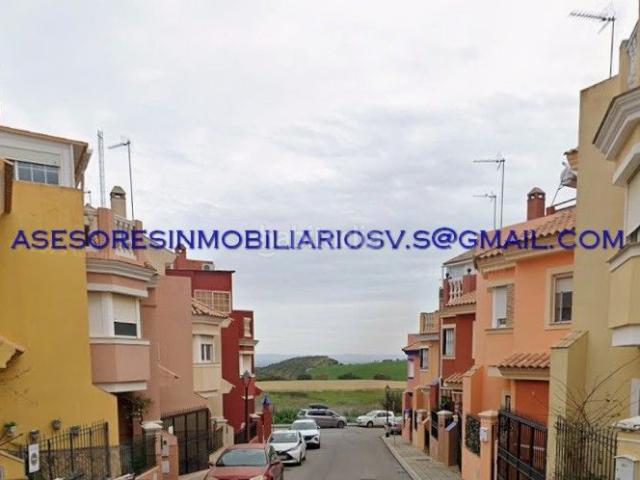 Casa adosada en venta en Castilleja de Guzmán. ? ¡Novedad, Magnífica vivienda adosada con piscina privada en Castilleja de Guzmán!. Casas adosadas Castilleja de.