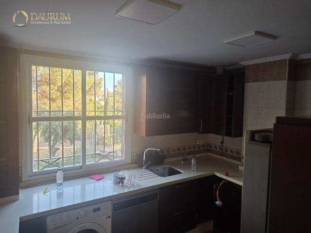 Casa adosada en venta en Castilleja de la Cuesta. MAGNÍFICO CHALET ADOSADO CON SEMISÓTANO EN CASTILLEJA DE LA CUESTA. Casas adosadas Castilleja de la.