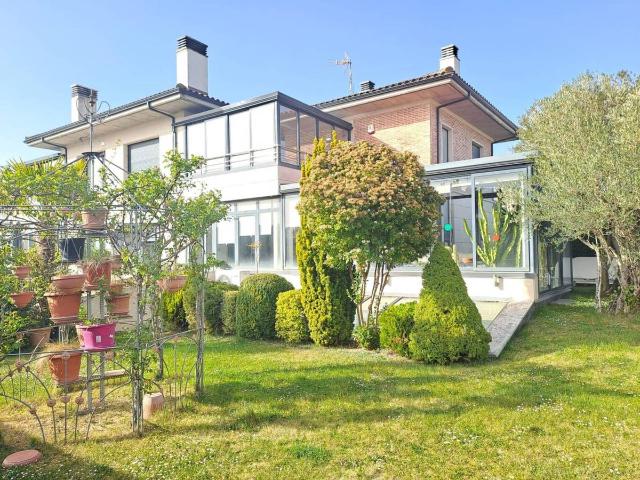 Casa adosada en Venta en Castrillo del Val