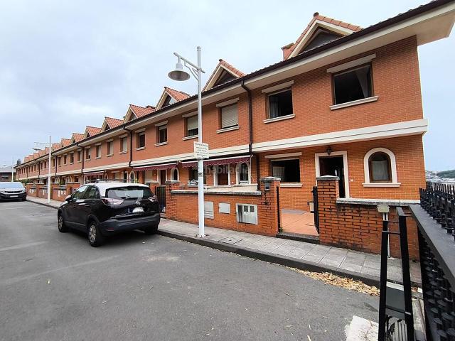 Casa adosada en venta en Castro Urdiales, Brazomar. Chalet en Brazomar. Casas adosadas Castro.