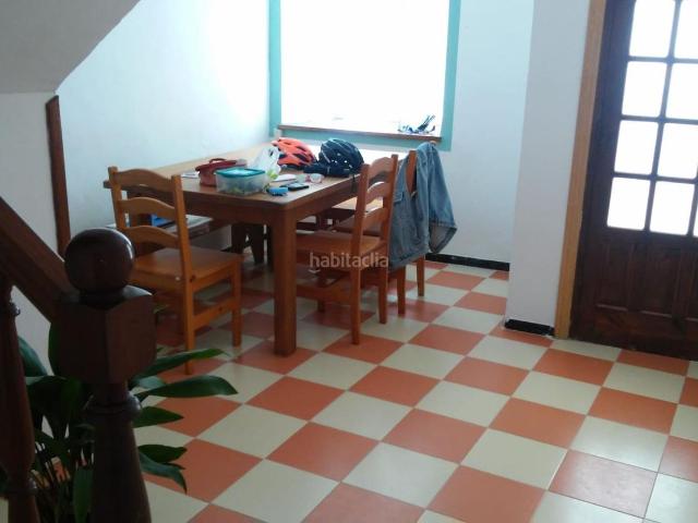 Casa adosada en venta en Castropol. Casa de 140 m2 con 4 dormitorios en el centro de Figueras Castropol. Casas adosadas.