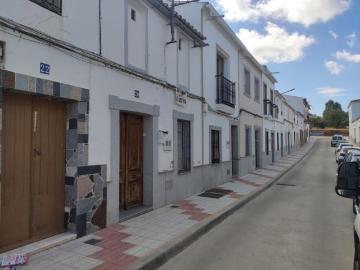 CASA ADOSADA EN VENTA EN CASTUERA