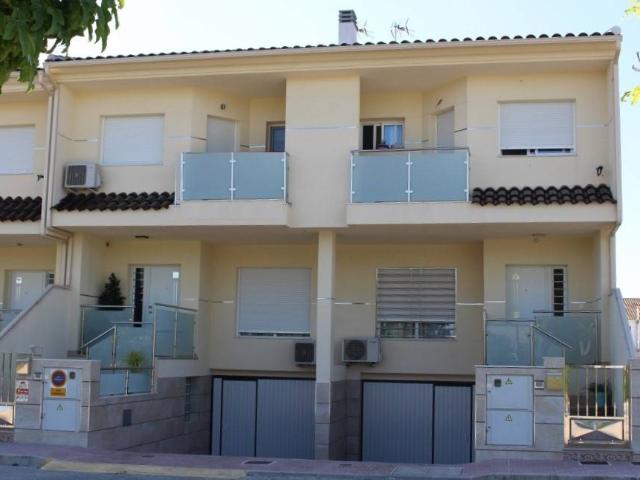 Casa adosada en Venta en Ceutí