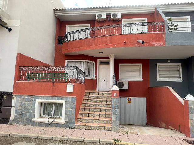 Casa adosada en Venta en Ceutí