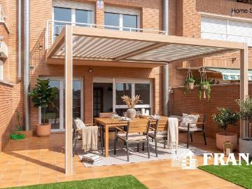 Casa adosada en Venta en Centre Eixample – Can Llobet
