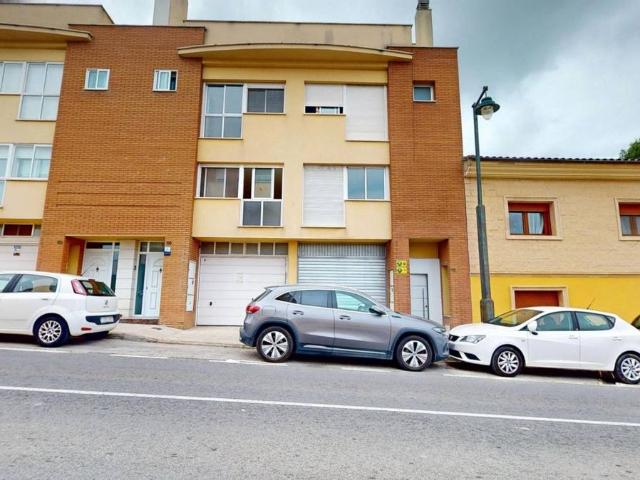 Casa adosada en Venta en Centre Zona Alta