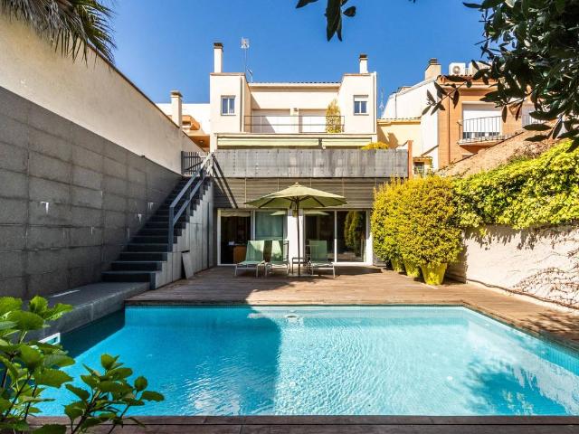 Casa adosada en Venta en Centre