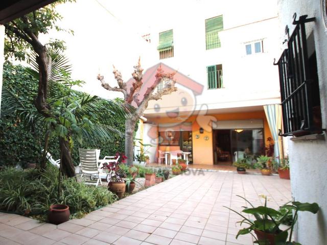 Casa adosada en Venta en Centre