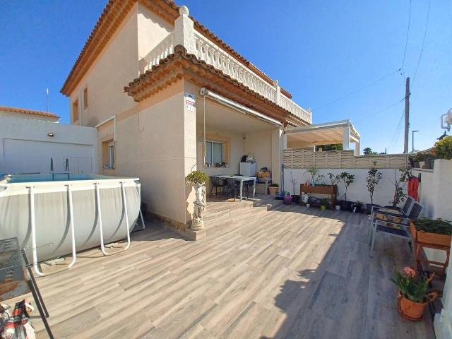 Casa adosada en Venta en Centre