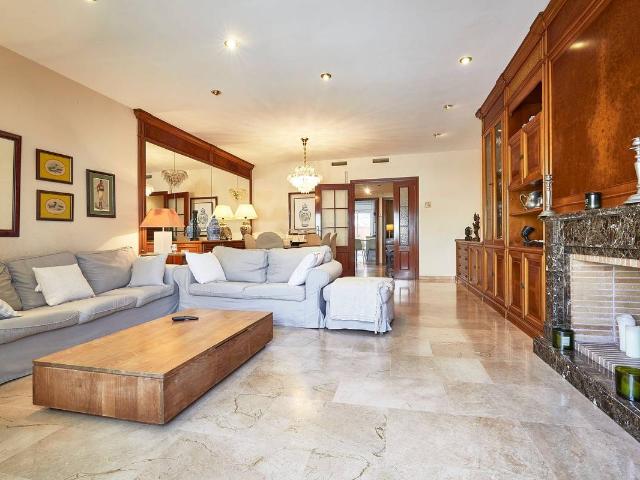 Casa adosada en Venta en Centre