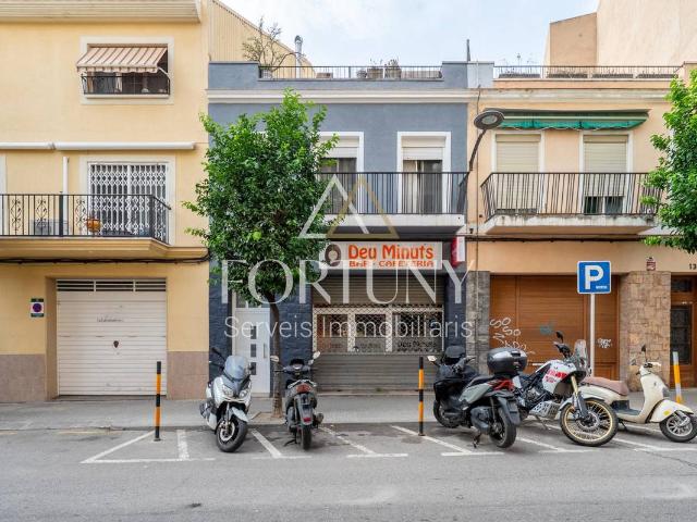 Casa adosada en Venta en Centre