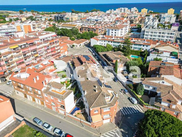 Casa adosada en Venta en Centre