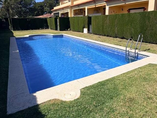 Casa adosada en Venta en Centre