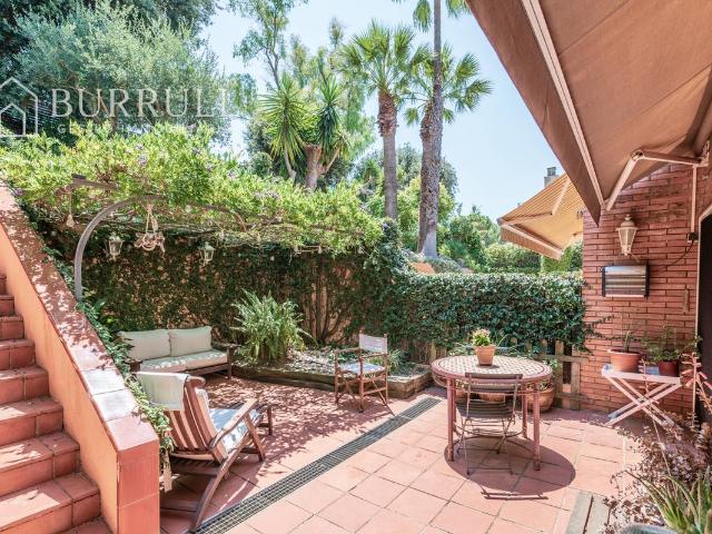 Casa adosada en Venta en Centre