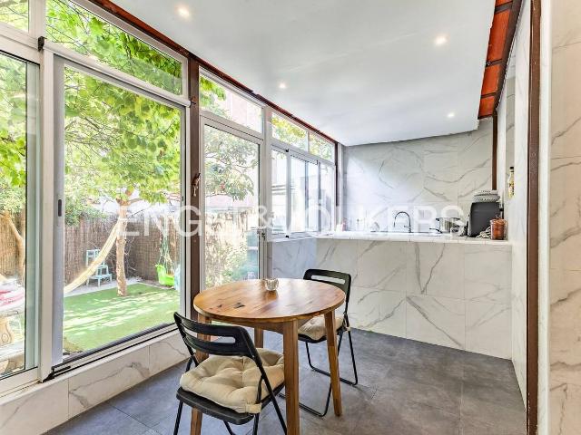 Casa adosada en Venta en Centre