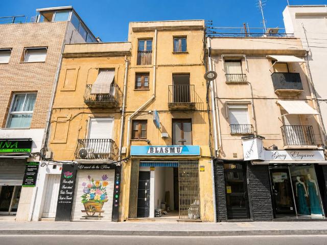 Casa adosada en Venta en Centre