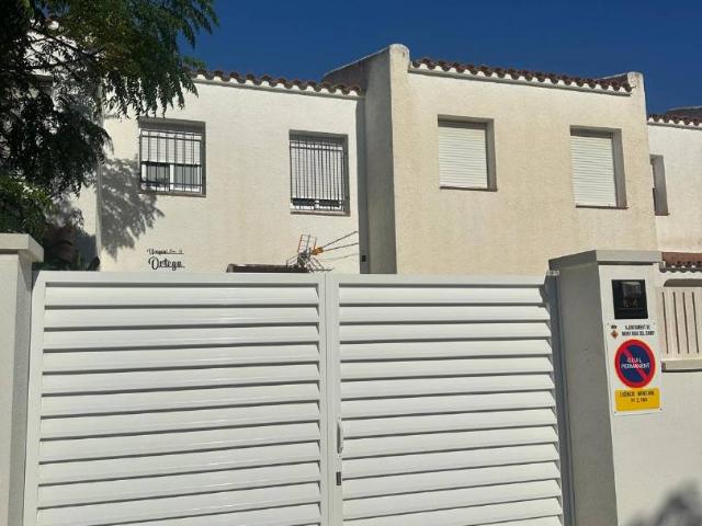 Casa adosada en Venta en Centre