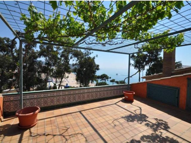 Casa adosada en Venta en Centre