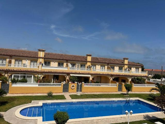 Casa adosada en Venta en Centre