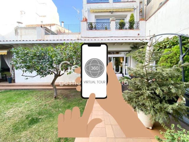 Casa adosada en Venta en Centre