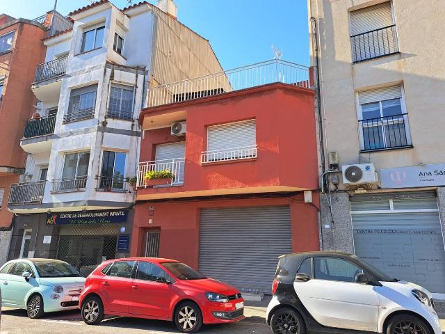 Casa adosada en Venta en Centre