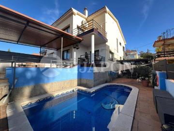 Casa adosada en Venta en Centre