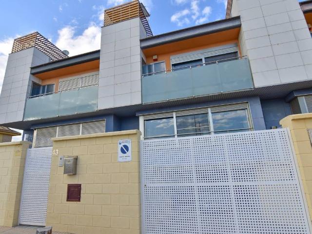 Casa adosada en Venta en Centro Ambulatorio