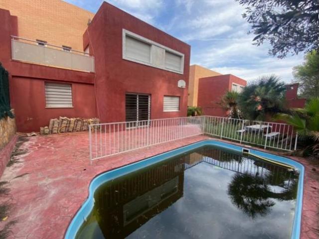 Casa adosada en Venta en Centro